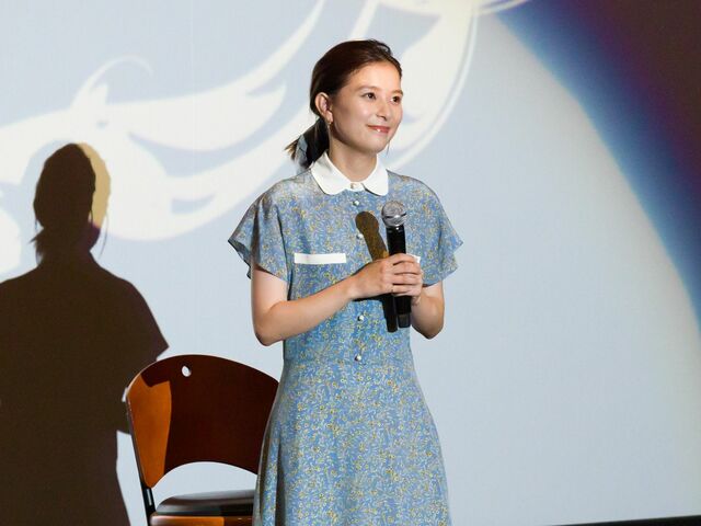 女優・芳根京子が集まったファンとデビュー10周年をお祝い「今がいちばん幸せ！」