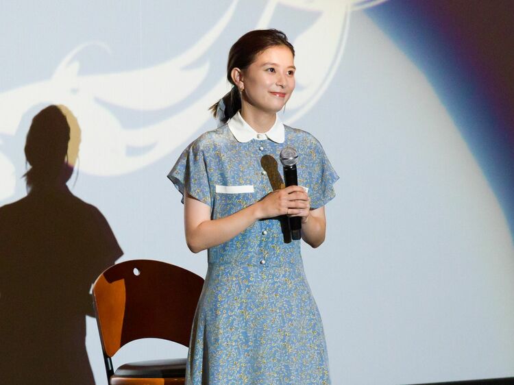 女優・芳根京子が集まったファンとデビュー10周年をお祝い「今がいちばん幸せ!…