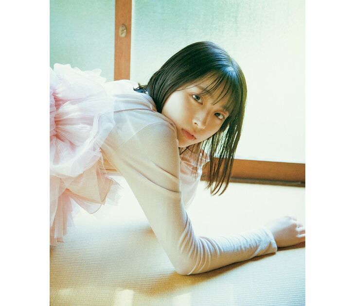 アイドル界に颯爽と現れた新ミューズ、日向坂46大野愛実が表紙巻頭に登場!!