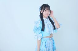 夏目のどか(なつめ・のどか)青色担当。10月2日生まれ。佐賀県出身。
