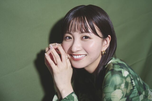 話題作への快進撃が続く岡崎紗絵。今は転び方を知る準備期間