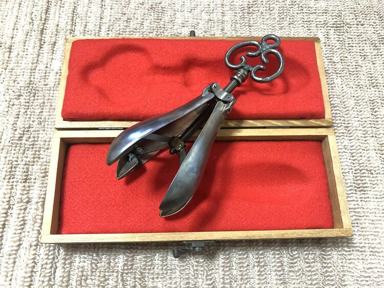 日本で唯一?拷問器具収集家・ヌガザカ「イベントに持っていくのは潰す系にしてます」