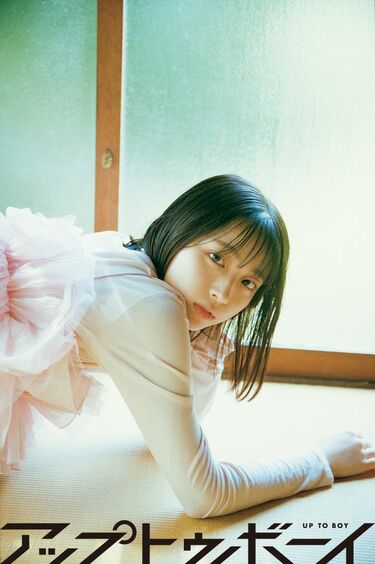 アイドル界に颯爽と現れた新ミューズ、日向坂46大野愛実が表紙巻頭に登場!!