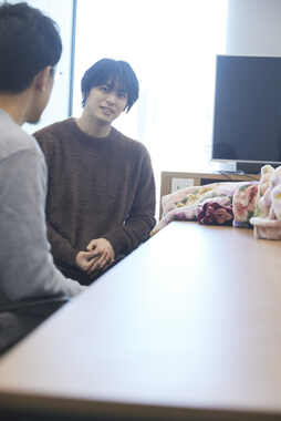 【高野洸×江頭誠　対談】作品も自分も“距離感”を大事にする