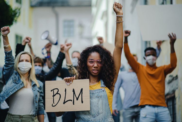 BLMの平和的なデモを暴力化させた「アンティファ」の歴史