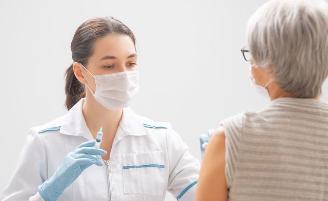 ワクチン接種を高齢者より医療関係お手盛り優先は日本だけ