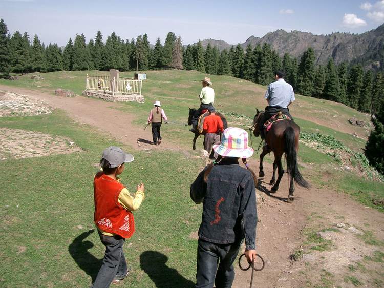 ウイグル人が進学できる大学は中国共産党に決められている現実