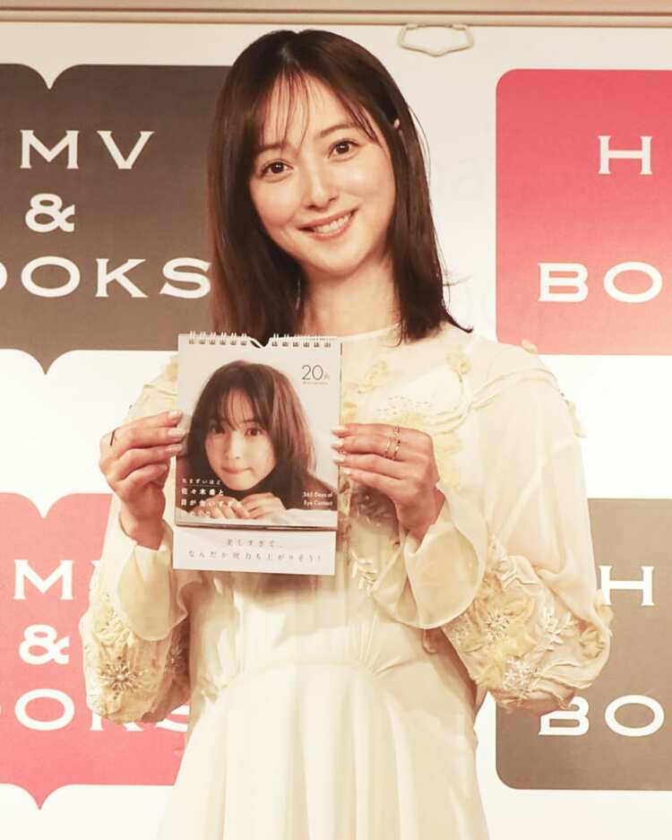 取材会レポ】佐々木希と目が合いすぎる!? 日めくりカレンダーがついに