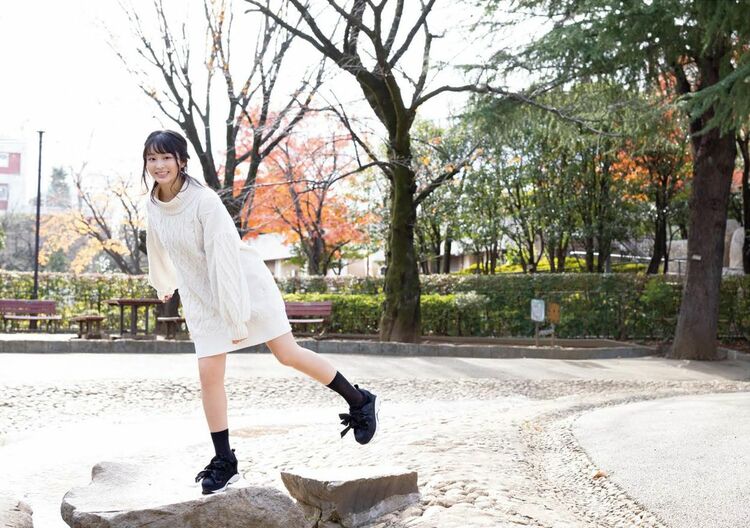 1st写真集で限界露出に挑戦した美月絢音がデジタル限定写真集を発売!