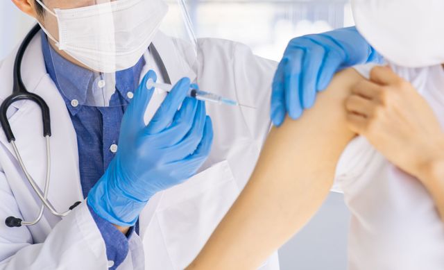 日本の新型コロナ対策はワクチン接種の遅れで韓国にも完敗