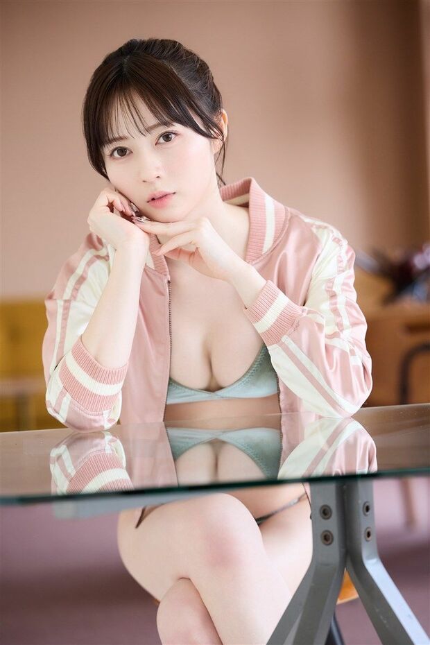 Jams Collectionの最強ビジュメン・水瀬さらら、最新デジタル写真集をリリース!