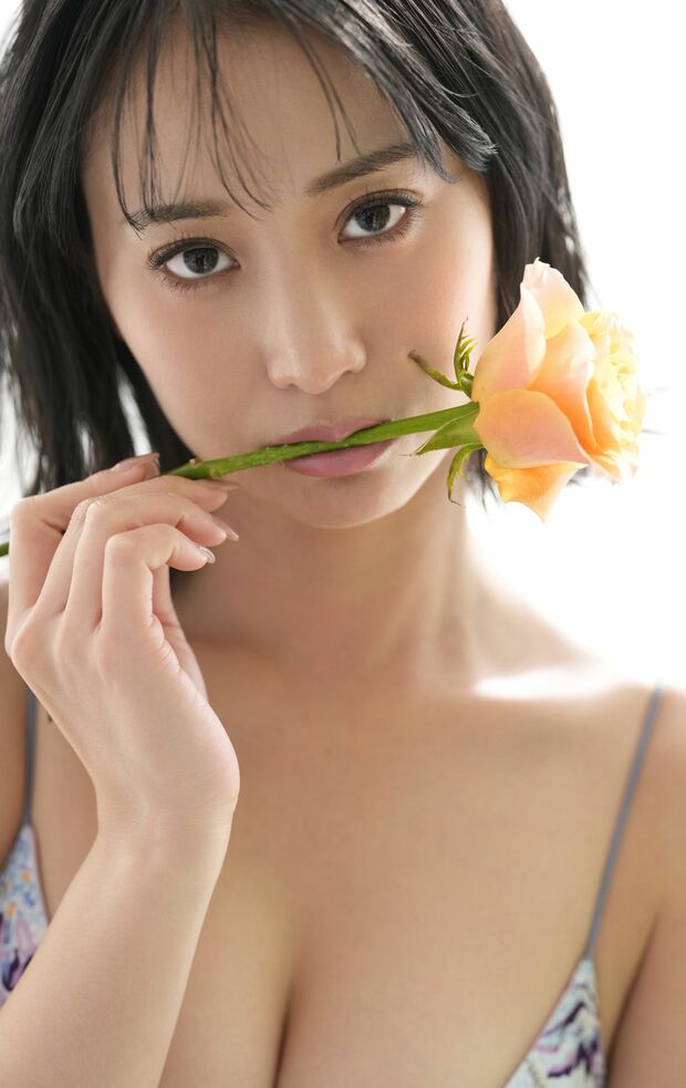 永尾まりや、正反対!? の企画となるデジタル写真集を2冊同時にリリース!!