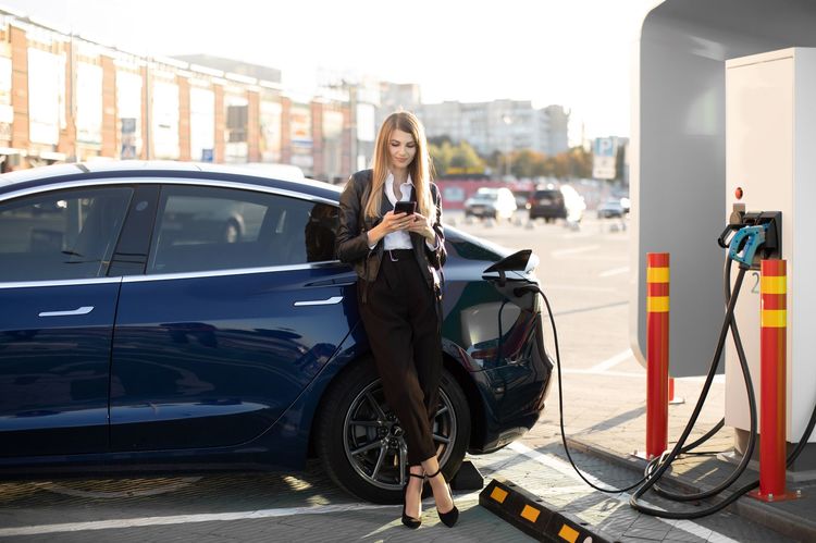 電気自動車の価格が高い理由はバッテリー。今後は安くなるの?