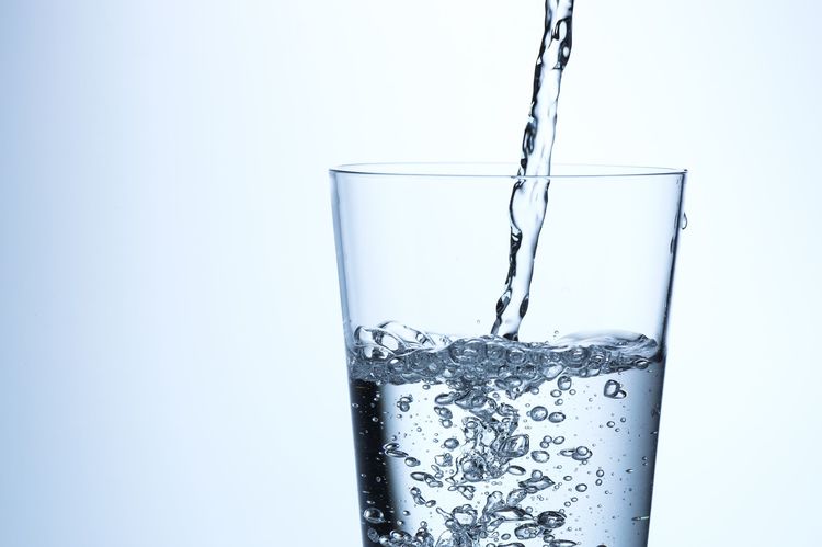 朝はコップ1杯の水から!2週間で変わる腸活ダイエット