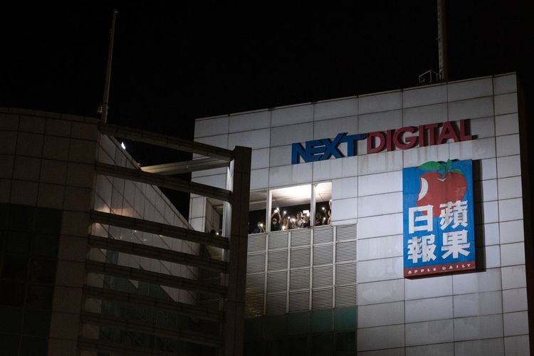 踏み潰された香港報道の自由。それでもリンゴの種は生きている！