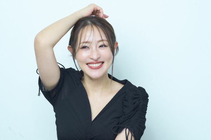40歳から“急な美人化”で話題！ 大沢あかね、逆転美容の全貌