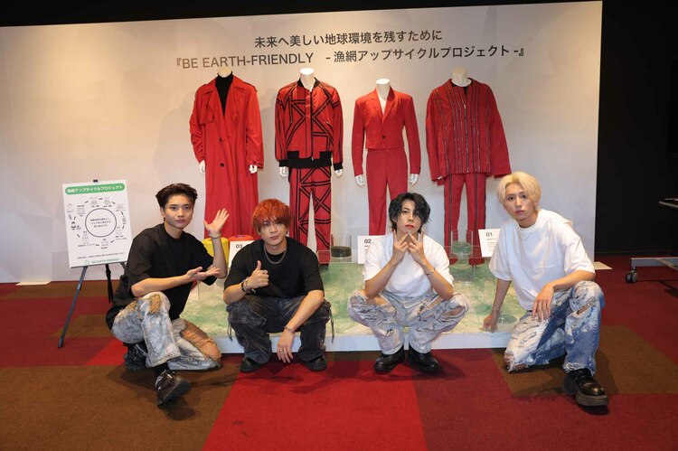 ダンス&ボーカルグループOWVが廃棄漁網を再利用した衣装で熱演!