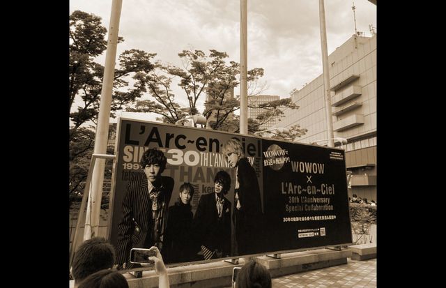 L'Arc〜en〜Ciel 1998年にコンビニ限定で発売されました。 91DkUNf1-hL.jpg