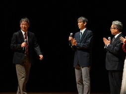 キャスター5人が壇上で大号泣！ 笑いと感動に包まれたウェザーニュースファンミ