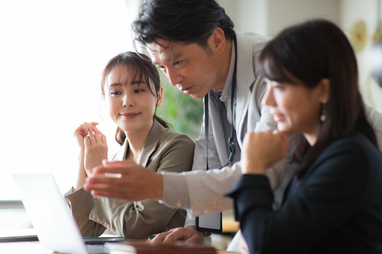 コーチの語源は「馬車」。目的地まで大切なものを運ぶのが役割