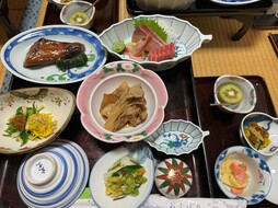 ▲地元の食材を使った料理は絶品　写真：筆者撮影