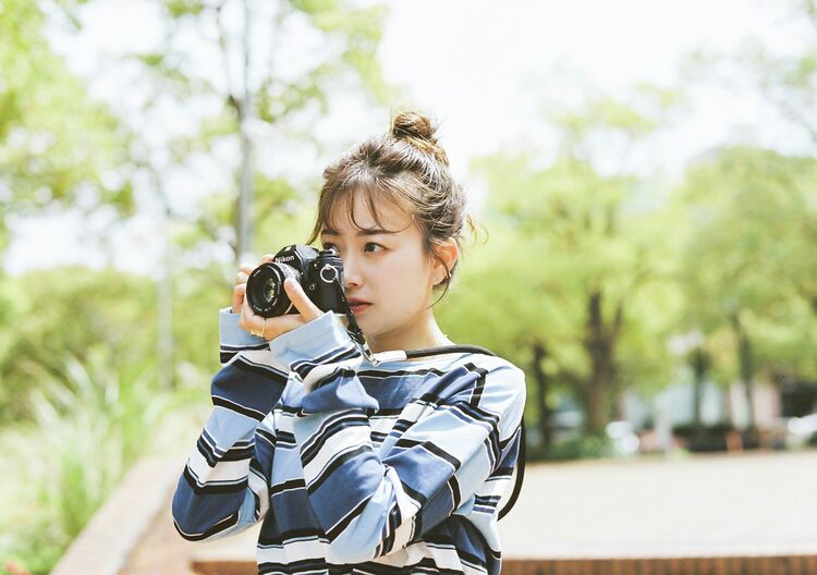 中川絵美里がカメラマンに挑戦！ 新連載の第一回は鷲見玲奈が登場