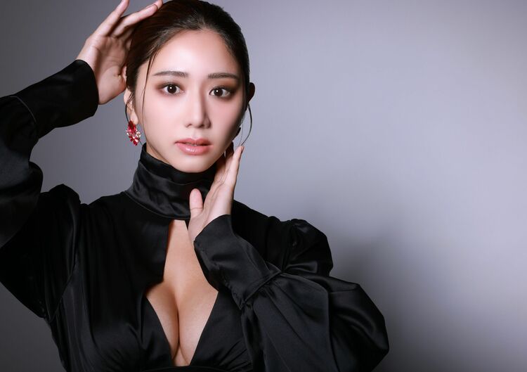 グラビア界で最も話題の9頭身美女・斎藤恭代がデジタル限定写真