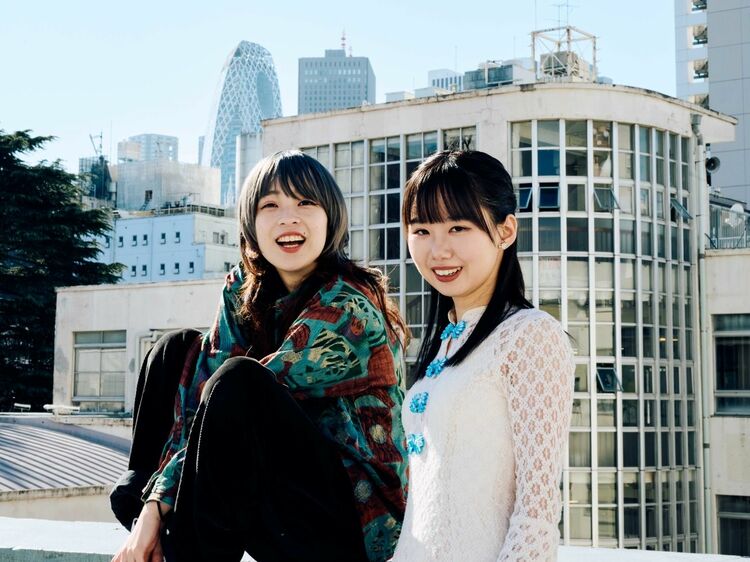 THE W』で人気急上昇のお笑いコンビ「はるかぜに告ぐ」の素顔に迫る