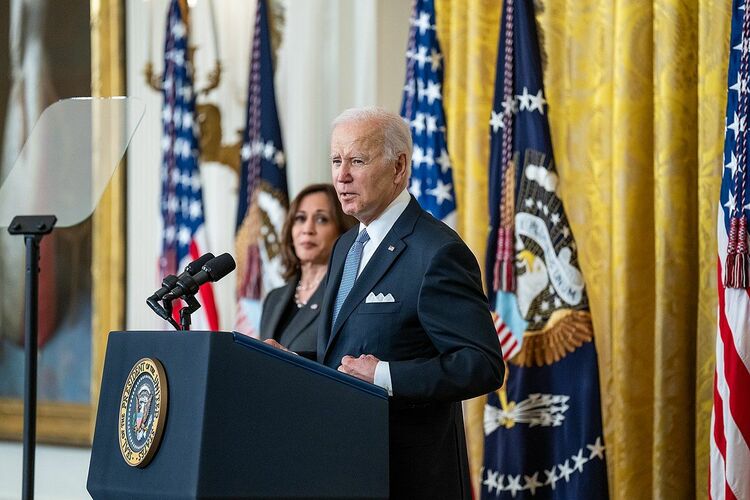 プーチンがウクライナ侵攻を始めた要因となったバイデンとメルケル