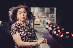 元外資系金融勤務の女装家・肉乃小路ニクヨが語る“自分らしく”いるためのアドバイス　撮影 : 浦田大作