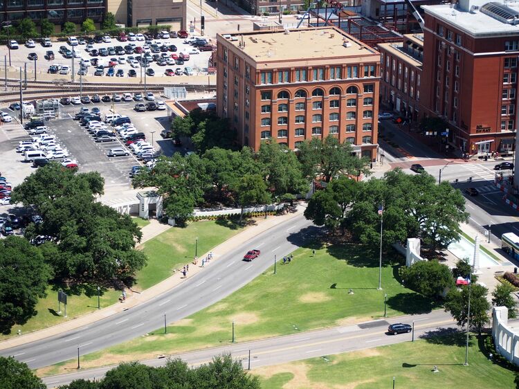 オズワルドによるケネディ暗殺単独狙撃説が消えない理由