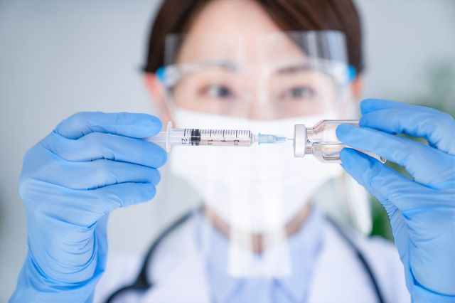 ワクチン接種はなぜ遅れた？ メリットを理解しても動けない４つの理由