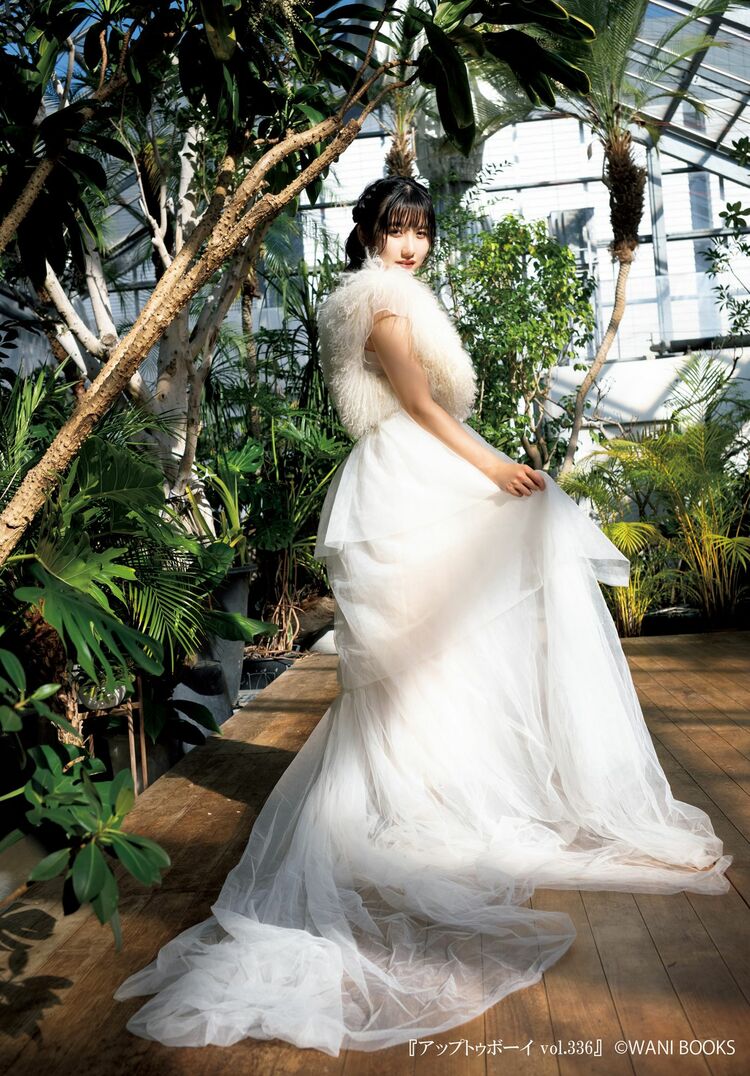 鈴木愛理、最強アイドル姿で11年ぶりに『アップトゥボーイ』単独表紙