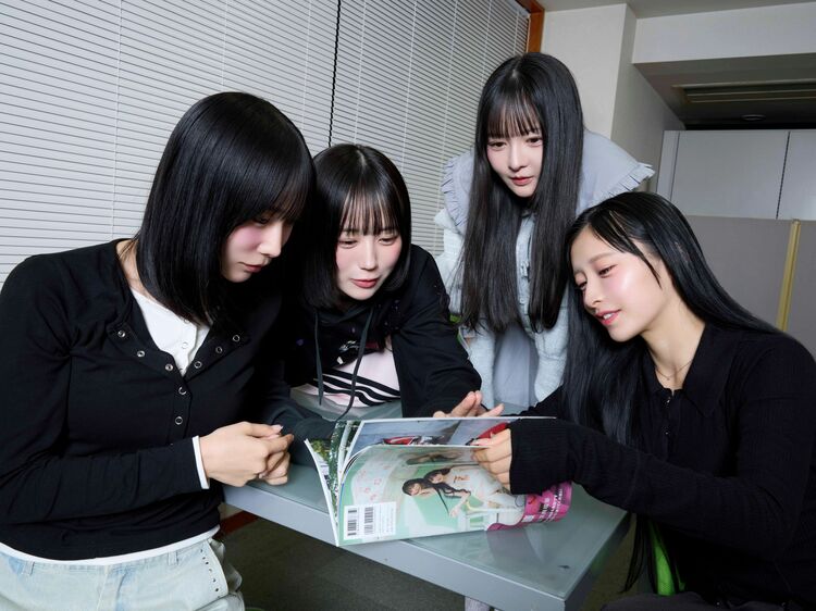 超話題、存在しないアイドルの写真集。4人中3人は“よく分からないまま