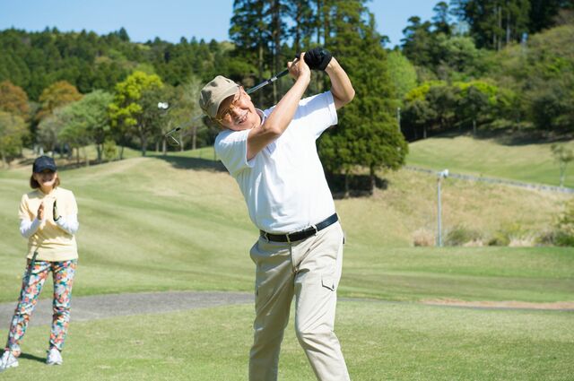 定年してからも「かんたんスクワット」でゴルフの飛距離が伸びる!?