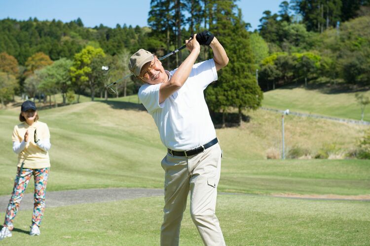 定年してからも「かんたんスクワット」でゴルフの飛距離が伸びる!?