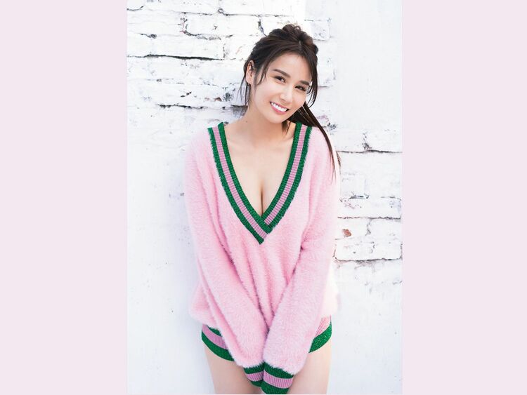 SNSで話題のゆいぱんがグラビア界に! ファースト写真集で美ボディを披露!!