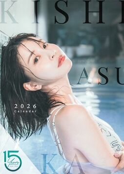 岸明日香と韓国デート!　 水着のシーンのほかお酒を飲む姿も披露！