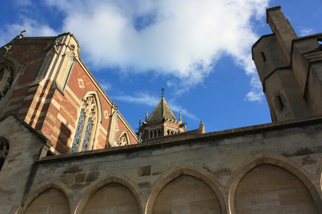 身に着けるものすべてが学校指定!? 意外すぎる欧米の学校の校則