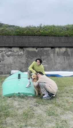 オフショット。犬のタンに協力いただきました!