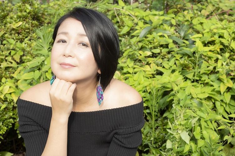 女優の小栗香織が23年ぶりの新曲『寄り添って』に込めた想い