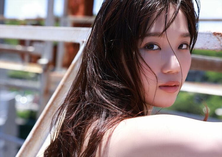 圧倒的ベビーフェイス&グラマラスボディの堀みなみがデジタル写真集をリリース!…