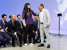▲「靴のかかとを踏むな！」（ぼんちおさむ）「マジだるいて」（金属バット・友保）