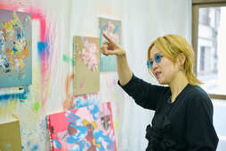 【高野洸×大河紀対談】アトリエを訪ね、作品の絵の具の躍動感を感じる