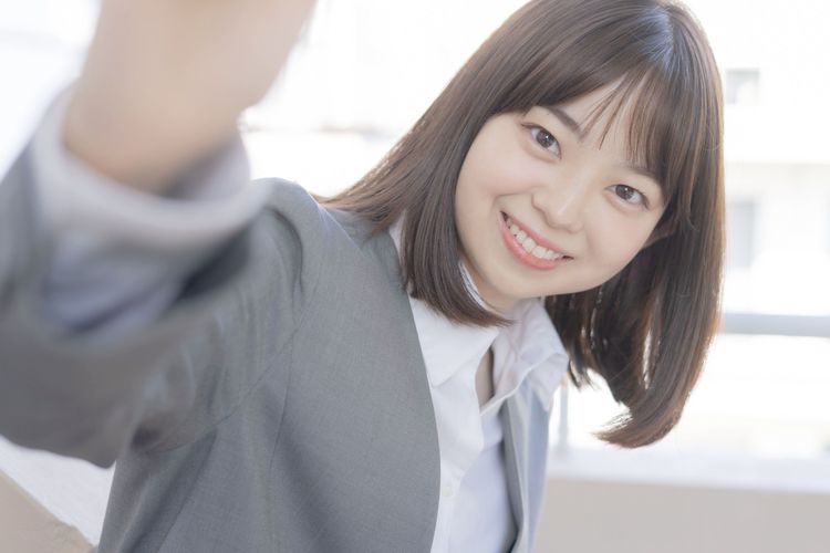 キュートすぎる先生・糸織さん “あざとカワイイ”動画をアップする謎の美女に迫る!