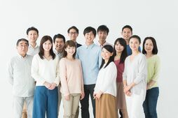 ▲「群れ」として日本人は共通の遺伝子を持っている　イメージ：shimi / PIXTA