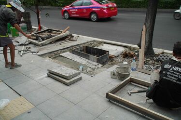 『タイのひとびと』作者が語る“道路にある謎の出っ張り”の楽しみ方