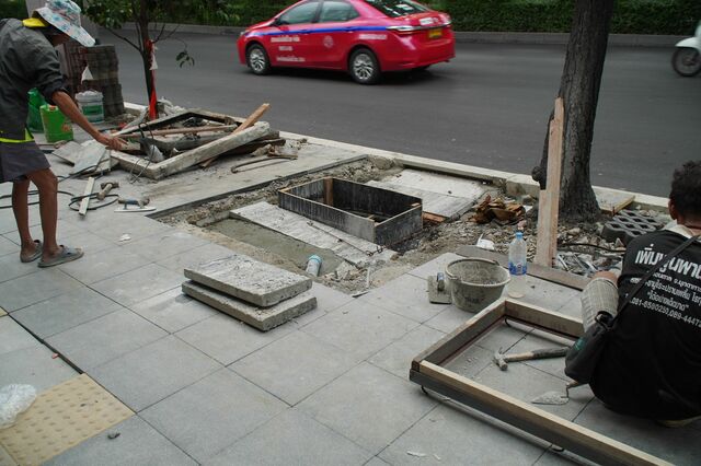 『タイのひとびと』作者が語る“道路にある謎の出っ張り”の楽しみ方