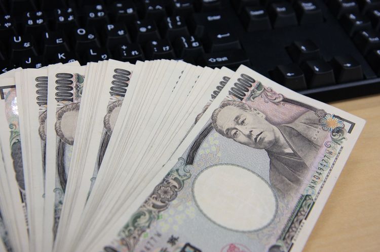 文筆業はガッポリ儲かるのか？ 人気書評家が明かす「お金」のこと