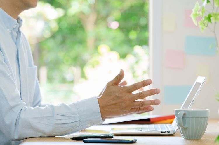 新しい学び方スタイル「ウェビナー」。各社ツールの特徴まとめ